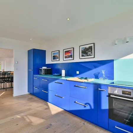 Modern In With Beautiful View * Cassis