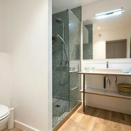 Modern In With Beautiful View * Cassis