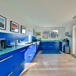Modern In With Beautiful View בית נופש *