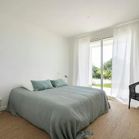 Modern In With Beautiful View בית נופש *