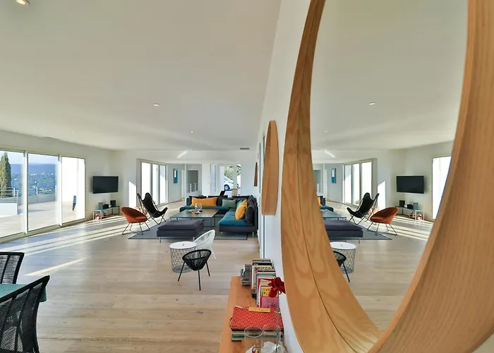 Modern In With Beautiful View * Cassis