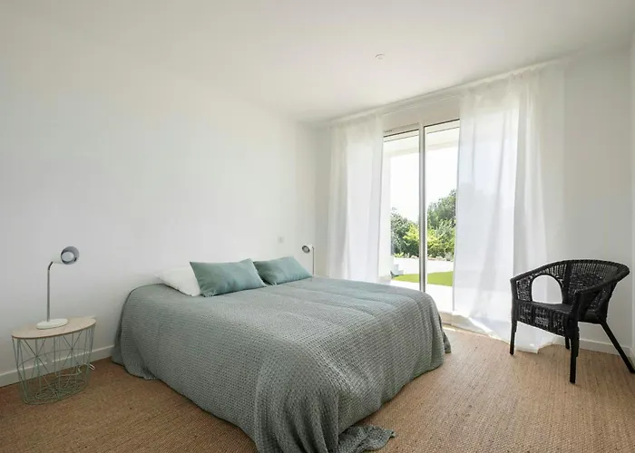 Modern In With Beautiful View בית נופש *